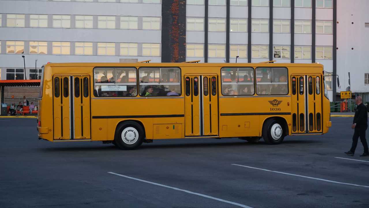 ikarus260-side